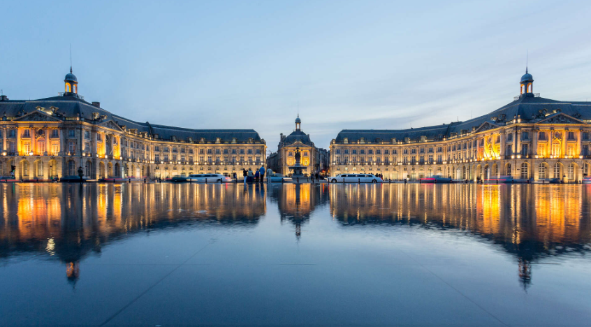 Miroir d'eau de Bordeaux, plus grande surface réfléchissante du monde